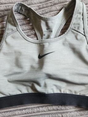 Nike Dri-FIT Gray Racerback Sports Bra Size Small